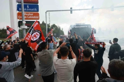 &Ccedil;orum FK&rsquo;da S&uuml;per Lig coşkusu: Takım kafilesine g&ouml;rkemli karşılama