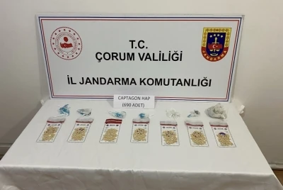 &Ccedil;orum jandarmasından zehir tacirlerine ge&ccedil;it yok: 7 tutuklama