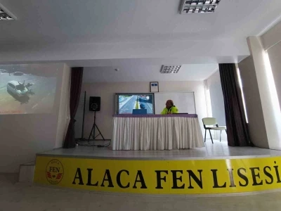 &Ccedil;orum&rsquo;un Alaca il&ccedil;esinde lise &ouml;ğrencilerine motosiklet g&uuml;venliği semineri
