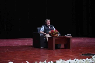 Coşkun Aral, gen&ccedil; iletişimcilere deneyimlerini aktardı
