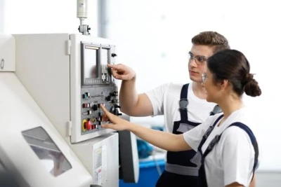 Coşkun&ouml;z Eğitim Vakfı, İmalat Teknolojileri Teknik Eğitim Programı ile gen&ccedil;leri geleceğin &uuml;retim teknolojilerine hazırlıyor