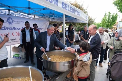 &Ccedil;prum Belediyesi&rsquo;nden vatandaşlara hedik ikramı

