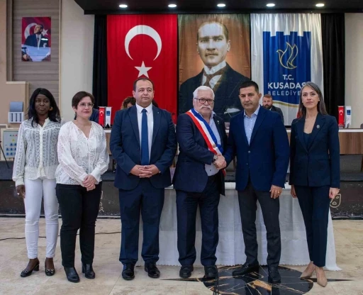 Creil delegasyonu Kuşadası Belediye Meclisi&rsquo;nin konuğu oldu
