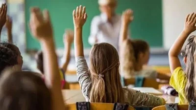 Cuma g&uuml;n&uuml; okullar tatil edildi