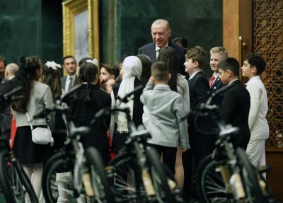 Cumhurbaşkanı Erdoğan, 23 Nisan'da koltuğunu Civan Boran'a devretti