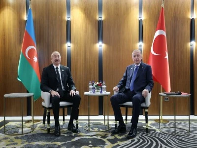 Cumhurbaşkanı Erdoğan, Azerbaycan Cumhurbaşkanı Aliyev ile g&ouml;r&uuml;şt&uuml;