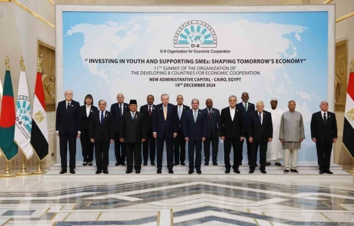 Cumhurbaşkanı Erdoğan, D-8 Teşkilatı 11. Zirve Toplantısı &ouml;ncesi aile fotoğrafına katıldı
