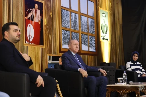Cumhurbaşkanı Erdoğan Erzurum&rsquo;da gen&ccedil;lerle buluştu
