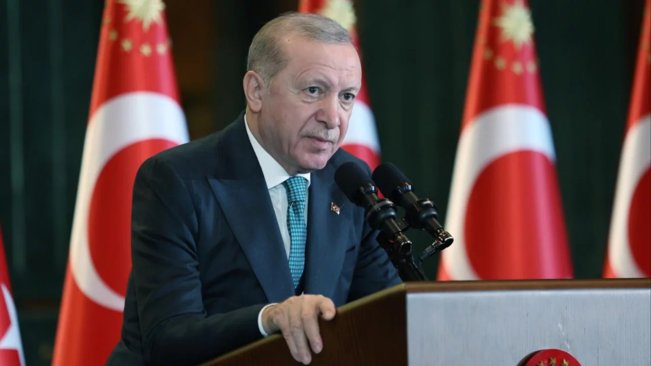 Cumhurbaşkanı Erdoğan'dan Hamaney i&ccedil;in baş sağlığı mesajı