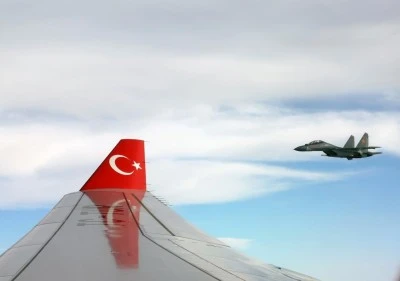 Cumhurbaşkanı Erdoğan'ı Kazak jetleri selamladı