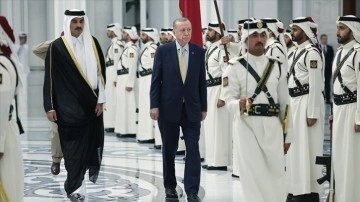 Cumhurbaşkanı Erdoğan Katar'da resmi t&ouml;renle karşılandı