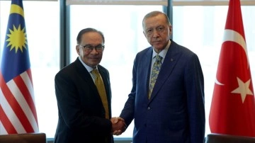 Cumhurbaşkanı Erdoğan, Malezya Başbakanı Enver ile telefonda g&ouml;r&uuml;şt&uuml;