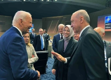 Cumhurbaşkanı Erdoğan, NATO Zirvesi&rsquo;nde Biden ile sohbet etti
