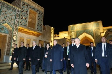Cumhurbaşkanı Erdoğan, &Ouml;zbekistan&rsquo;da liderlerle gayriresmi akşam yemeğine katıldı