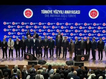 Cumhurbaşkanı Erdoğan: "&Ccedil;er&ccedil;evesini darbecilerin &ccedil;izdiği sorunlu anayasa ile yola devam edemeyiz"
