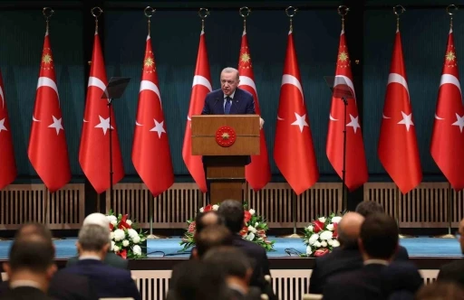 Cumhurbaşkanı Erdoğan: "G&uuml;n siyaset yapma değil, dayanışma, bir ve beraber olma g&uuml;n&uuml;d&uuml;r"
