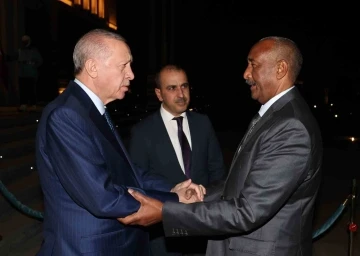 Cumhurbaşkanı Erdoğan, Sudan Egemenlik Konseyi Başkanı El Burhan ile g&ouml;r&uuml;şt&uuml;
