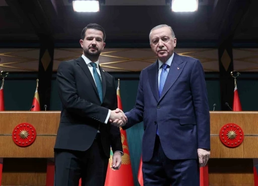 Cumhurbaşkanı Erdoğan: &ldquo;Suriye&rsquo;de aniden patlak veren gelişmeleri yakından takip ediyoruz&rdquo;