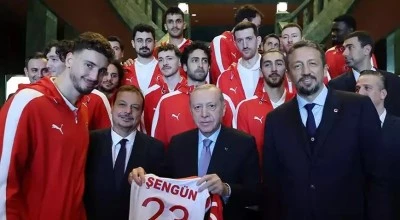 Cumhurbaşkanı Erdoğan, T&uuml;rkiye A Milli Erkek Basketbol Takımını kabul etti