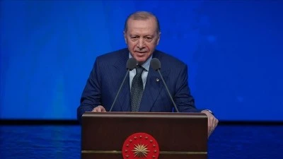 Cumhurbaşkanı Erdoğan: T&uuml;rkiye'ye alınlarının akıyla hizmet ediyor