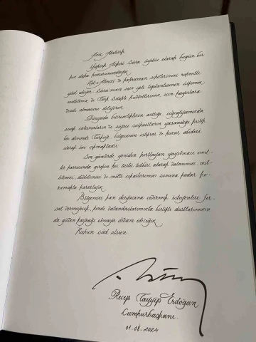 Cumhurbaşkanı Erdoğan, YAŞ &uuml;yeleriyle birlikte Anıtkabir&rsquo;i ziyaret etti
