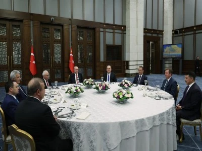 Cumhurbaşkanı Erdoğan, y&uuml;ksek mahkeme başkanlarıyla yemekte bir araya geldi