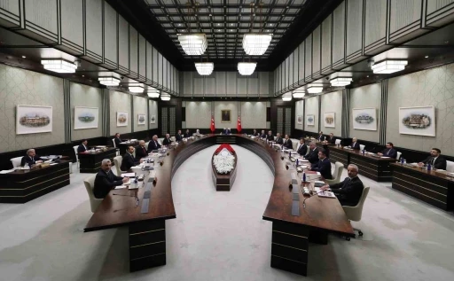 Cumhurbaşkanı Recep Tayyip Erdoğan başkanlığındaki kabine toplantısı Beştepe&rsquo;de başladı.
