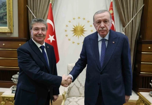 Cumhurbaşkanı Recep Tayyip Erdoğan, Kuzey Kıbrıs T&uuml;rk Cumhuriyeti Başbakanı &Uuml;nal &Uuml;stel ile Cumhurbaşkanlığı K&uuml;lliyesi&rsquo;nde bir araya geldi.