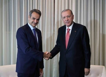 Cumhurbaşkanı Recep Tayyip Erdoğan, Yunanistan Başbakanı Kyriakos Mi&ccedil;otakis&rsquo;i kabul etti.
