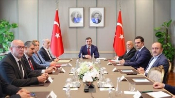 Cumhurbaşkanı Yardımcısı Yılmaz iş&ccedil;i sendikaları temsilcileriyle bir araya geldi