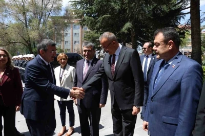 Cumhurbaşkanı Yardımcısı Yılmaz: "Ana muhalefet partisinin tek yaptığı pop&uuml;lizm"
