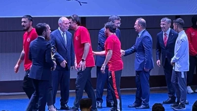 Cumhurbaşkanı Yardımcısı Yılmaz: "Bug&uuml;n &uuml;lkemizde toplam 5 bin 555 gen&ccedil;lik ve spor tesisi var"