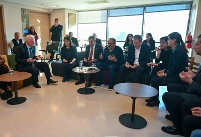 Cumhurbaşkanı Yardımcısı Yılmaz, Sırrı S&uuml;reyya &Ouml;nder&rsquo;in ailesine taziye ziyaretinde bulundu
