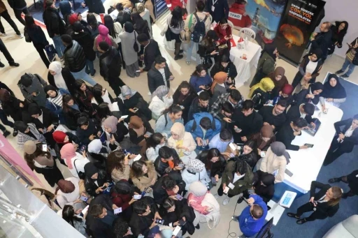 Cumhurbaşkanlığı G&uuml;neydoğu Kariyer Fuarı Şanlıurfa&rsquo;da başladı
