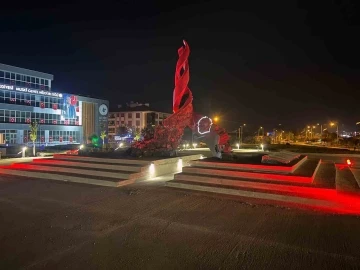 Cumhuriyet&rsquo;in 100&rsquo;&uuml;nc&uuml; yaşında 100&rsquo;&uuml;nc&uuml; yıl heykeli
