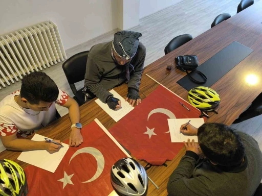 Cumhuriyet&rsquo;in 101. yılında Atat&uuml;rk&rsquo;e mektup yazdılar
