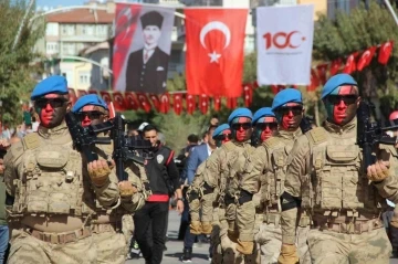 Cumhuriyet&rsquo;in kuruluşunun 100&rsquo;&uuml;nc&uuml; yılı Karaman&rsquo;da kutlandı
