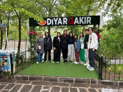 Cumhuriyet &Uuml;niversitesi Vakfı Okulları &ouml;ğrencileri gezerek &ouml;ğreniyor
