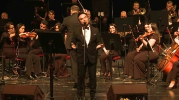 Bursa'da Cumhuriyetin 100. yılında Atat&uuml;rk şarkılarla anıldı