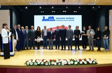 Cumhuriyetin 100. yılında tuval ve fır&ccedil;ayla eşsiz eserler ortaya koydular
