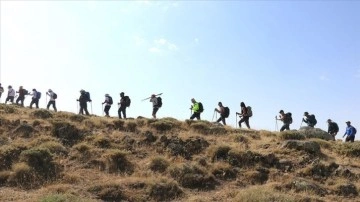 Dağcıların 4 g&uuml;n s&uuml;ren zorlu Ağrı Dağı tırmanışı adım adım g&ouml;r&uuml;nt&uuml;lendi