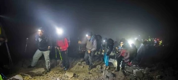 Dağcıların Ağrı Dağı&rsquo;na zorlu zirve tırmanışı
