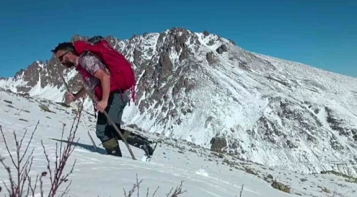 &rsquo;Dağların Oğlu&rsquo; 29 Ekim anısına Ka&ccedil;karlar&rsquo;da 3 bin 470 rakımda zirve yaptı
