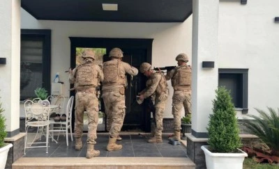 'Daltonlar'a baskın: 12 ş&uuml;pheli yakalandı