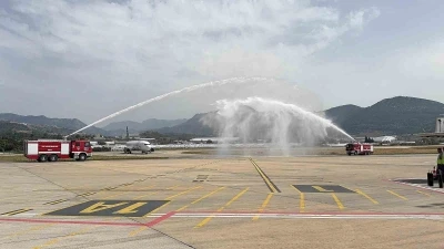 Danimarka&rsquo;dan havalanan u&ccedil;ak; Gazipaşa&rsquo;da su takı seremonisiyle karşılandı
