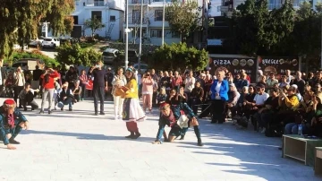 Dat&ccedil;a&rsquo;nın ilk Zeybek T&uuml;rk&uuml;s&uuml; &lsquo;Umar Ali&rsquo;yi Yunanlı sanat&ccedil;ı seslendirdi
