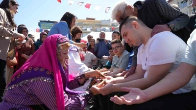 Davulla geldiler, kınayla uğurlandılar: 14 engelli gencin askerlik hayali ger&ccedil;eğe d&ouml;n&uuml;şt&uuml;
