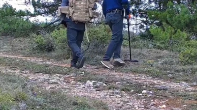 Dedekt&ouml;rle define arayan 2 kişi fotokapana yansıdı
