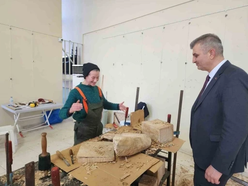 Değirmendere&rsquo;deki ahşap heykeller onarılıyor
