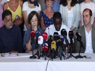 DEM Parti 39 kişilik yabancı heyetle İstanbul'da basın a&ccedil;ıklaması d&uuml;zenledi